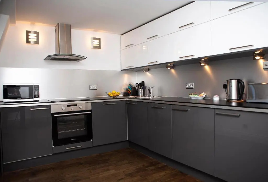 Apt 3, Trafalgar Sq (Duplex, 3rd & 4th flr)