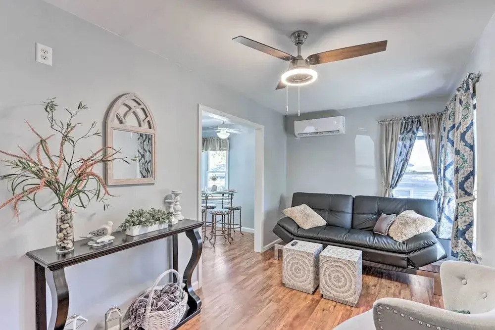 Cozy Warsaw Cottage: Walk to Drake Harbor!