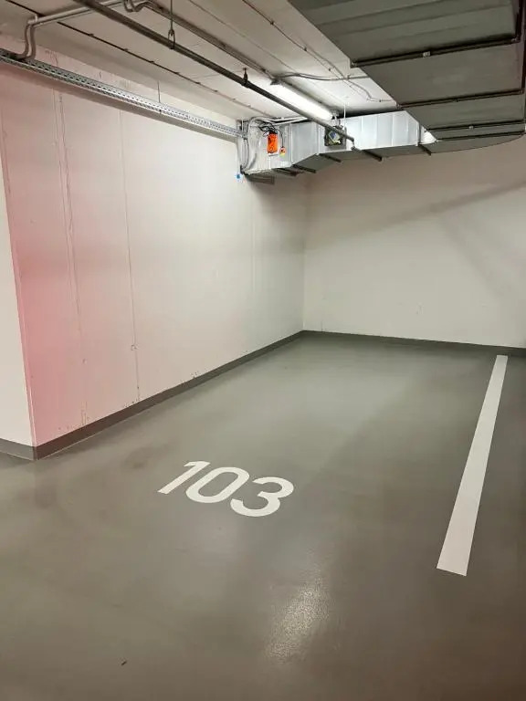 White Pearl Studio with parking in Holešovice