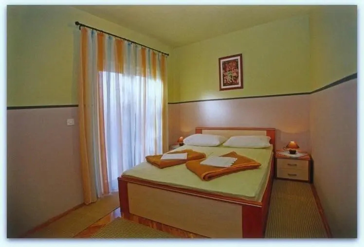 Bubi Hvar Apartments 1