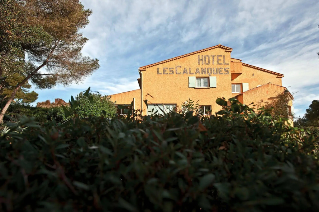 Отель Les Calanques