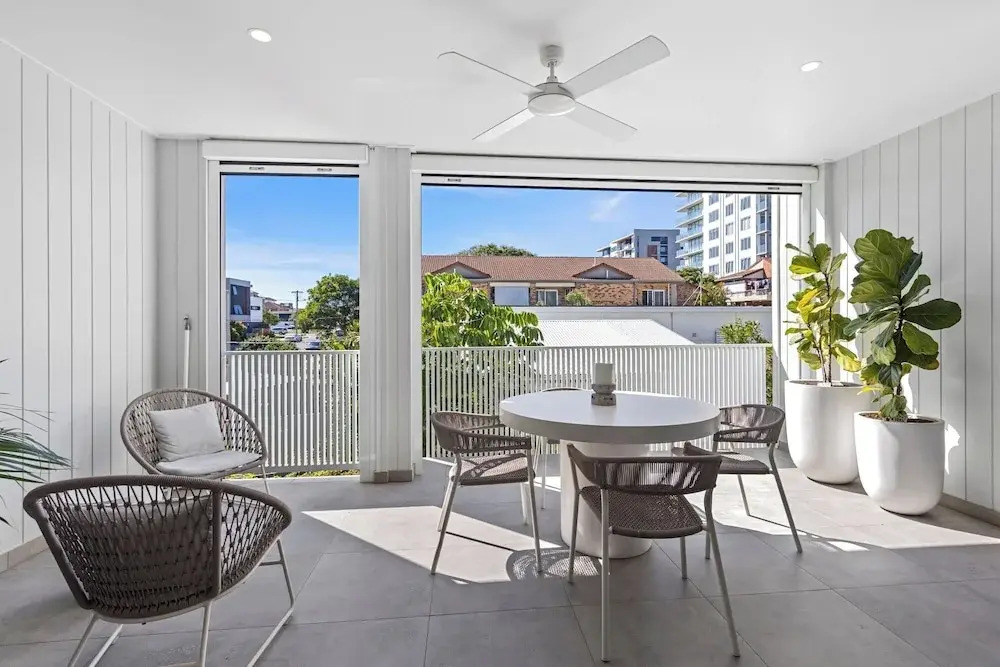 Palm Beach Luxe Townhouse walk to Beach