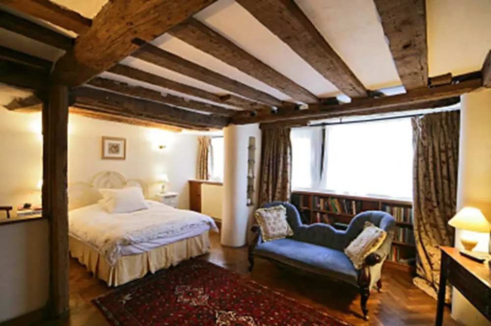 S. Howard Bed & Breakfast