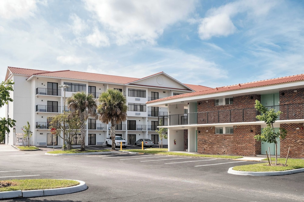 Landing Furnished Apartments near Golden Gate