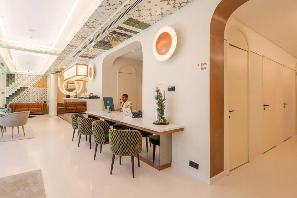 LUSTER Hotel