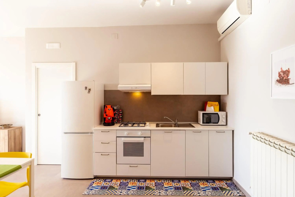 NEAPOLITAN SKYSCRAPER APARTMENT