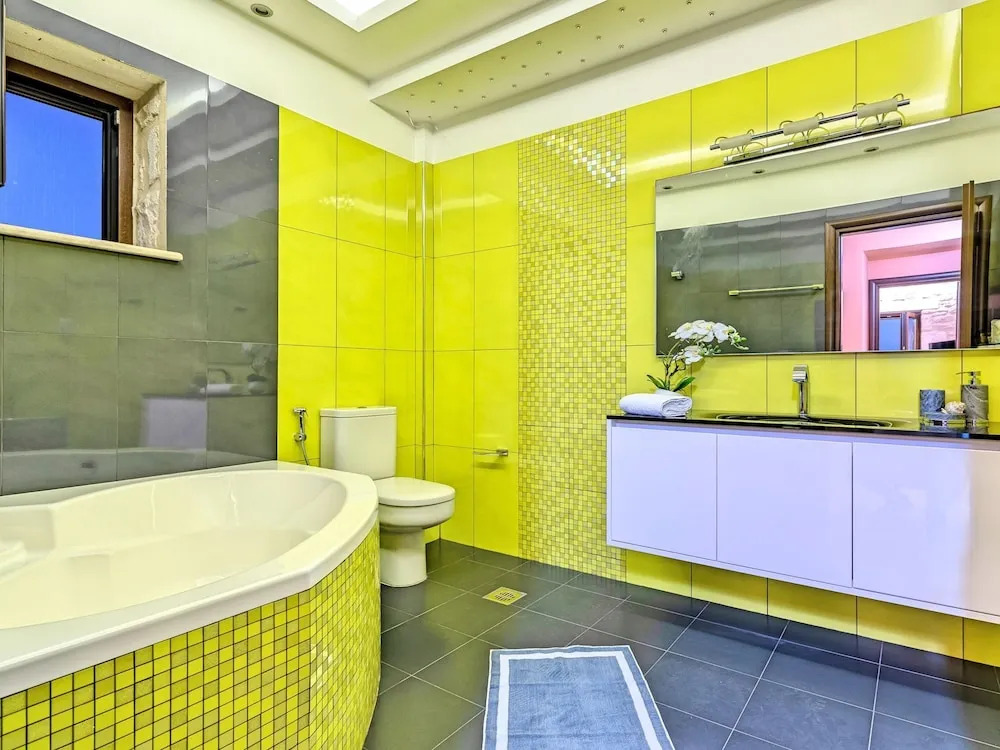 Luxurious Villa With Private Beach in Psarou Greece