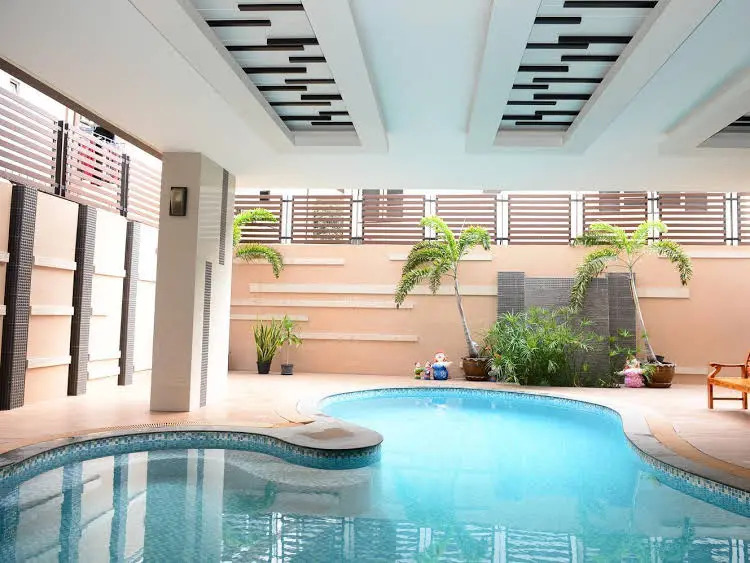 Selina Place Hotel