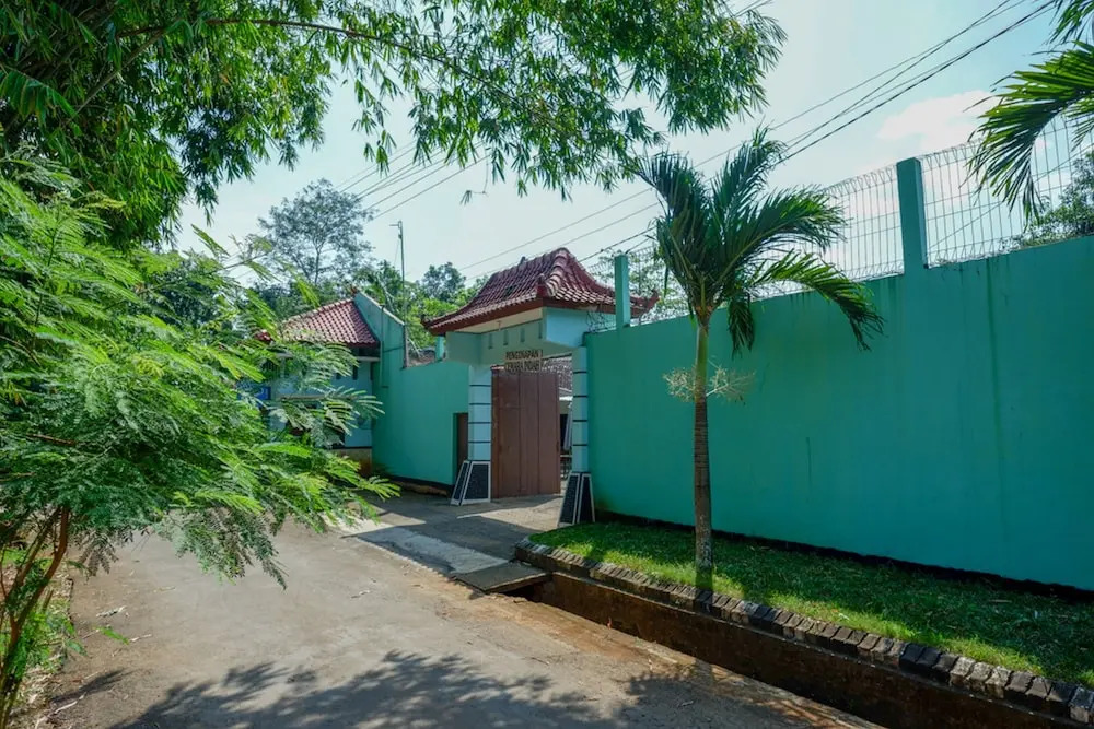 Penginapan Cemara Indah by RedDoorz