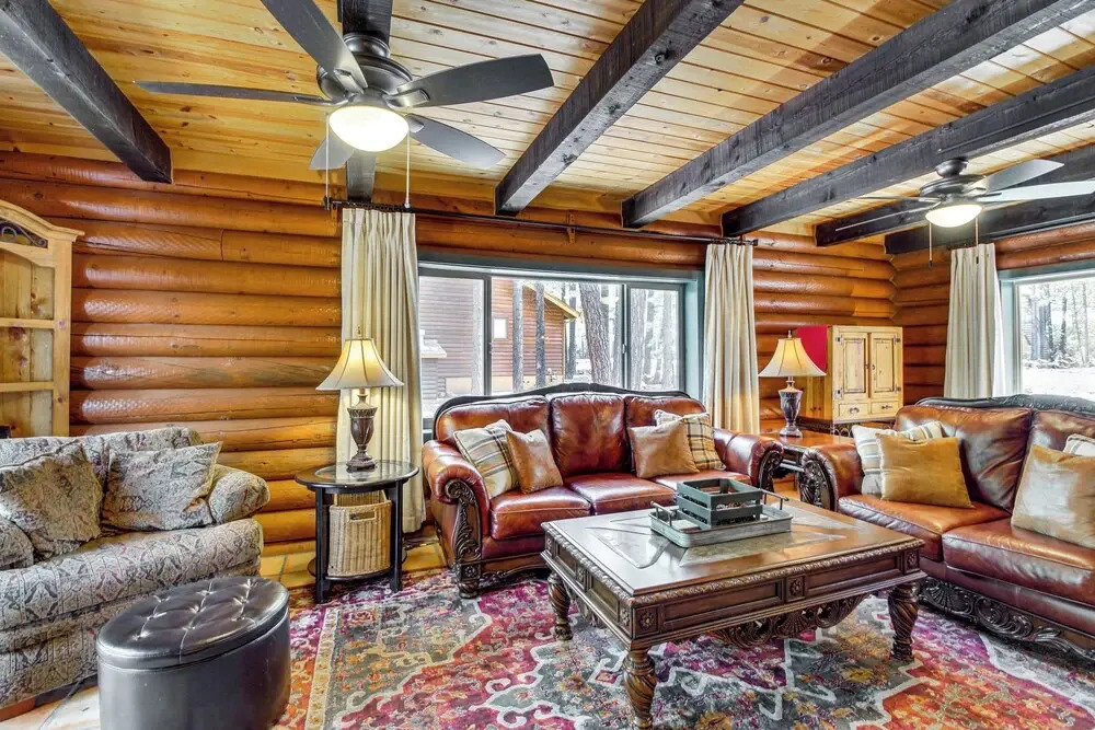 Near Dining, Hiking & Golf: Pinetop Log Cabin!