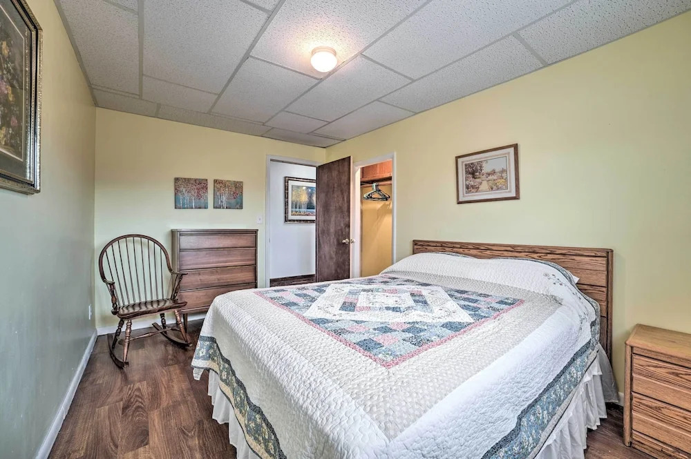Walkable St Ignace Condo w/ Lake Huron Views