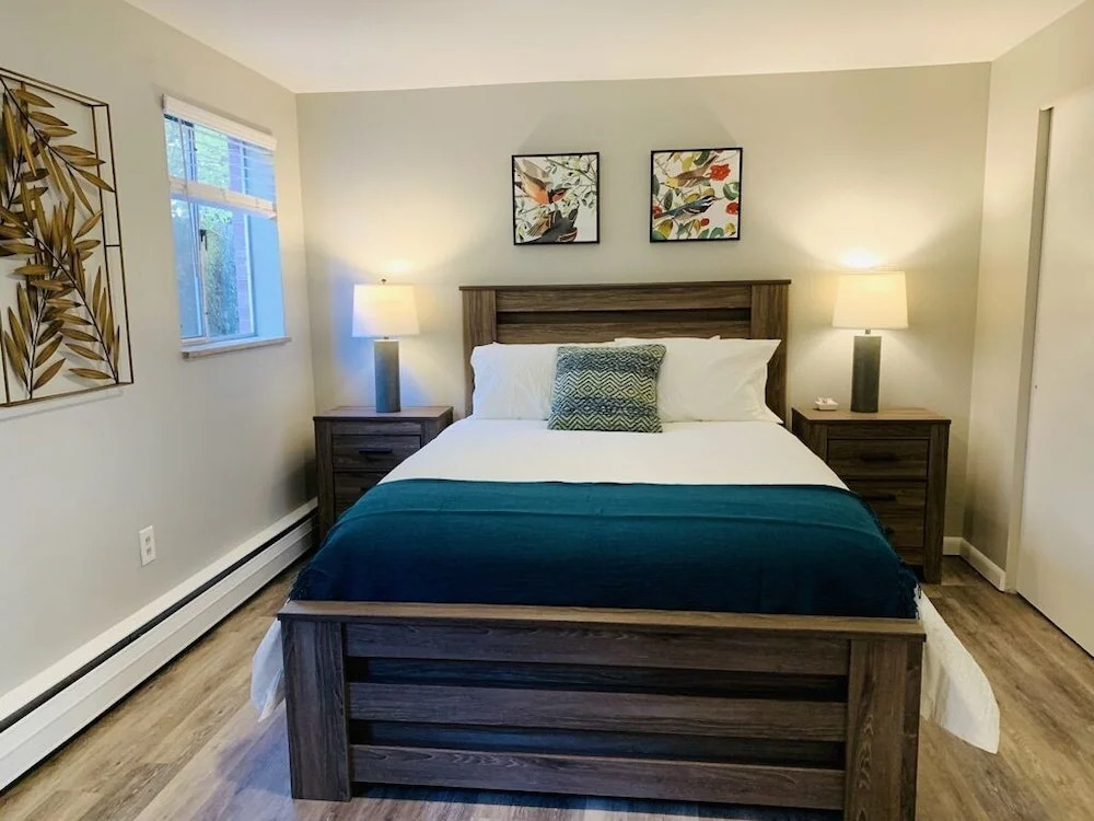 Modern & Chic Condo in the Heart of Old Town