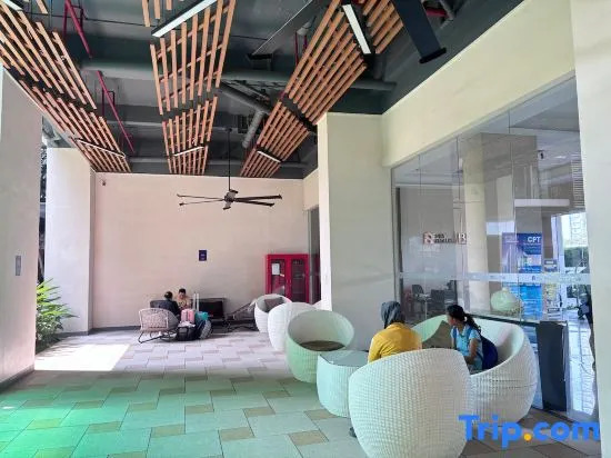 Pool view studio-Sky House BSD near AEON & ICE- L3