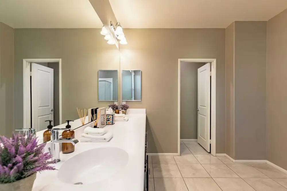 Luxe Indio Stay w/ Pool, Tiki Bar & Fire Pit Near Coachella Longfellow