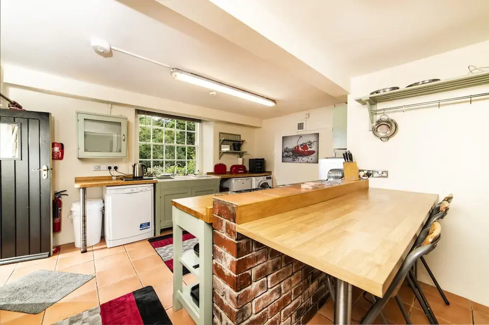 Cornerstones, 16th Century Luxury Self Catering House overlooking the River Dee