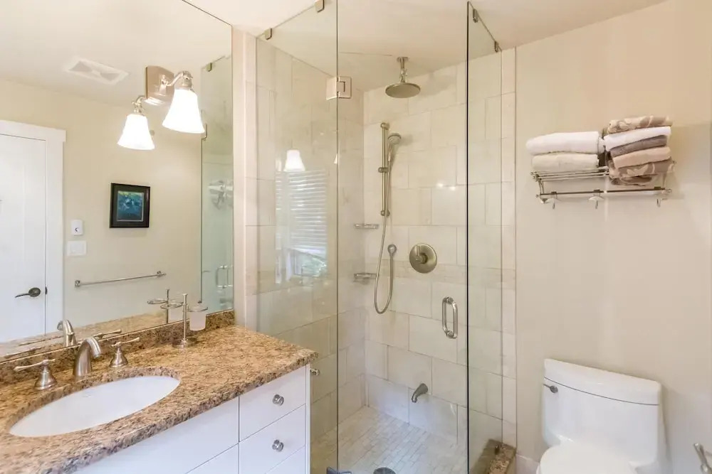 Spacious Town Home with Private Hot Tub