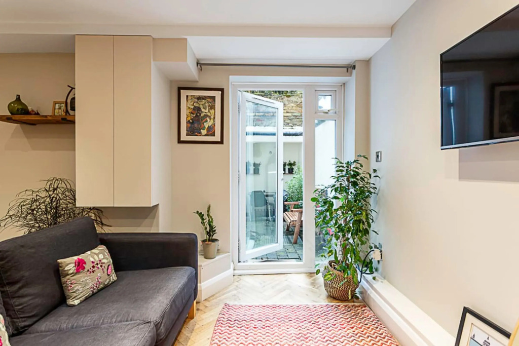 Cosy Garden Flat in Prestigious Residential Area