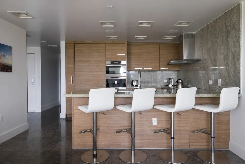 The Netherland R5F - Ocean Drive Condo