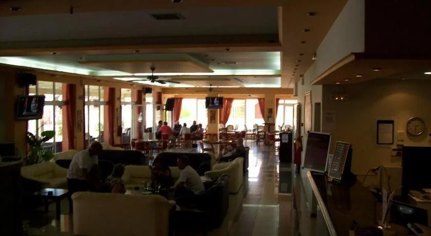 Thomas Bay Hotel