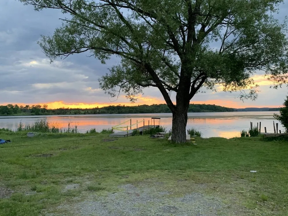 5 Bedroom Cottage at Rice Lake!