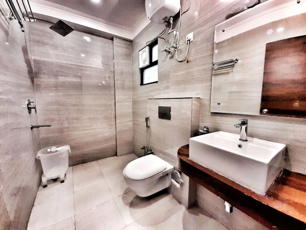 Hotel Aerocity Purple Orchid