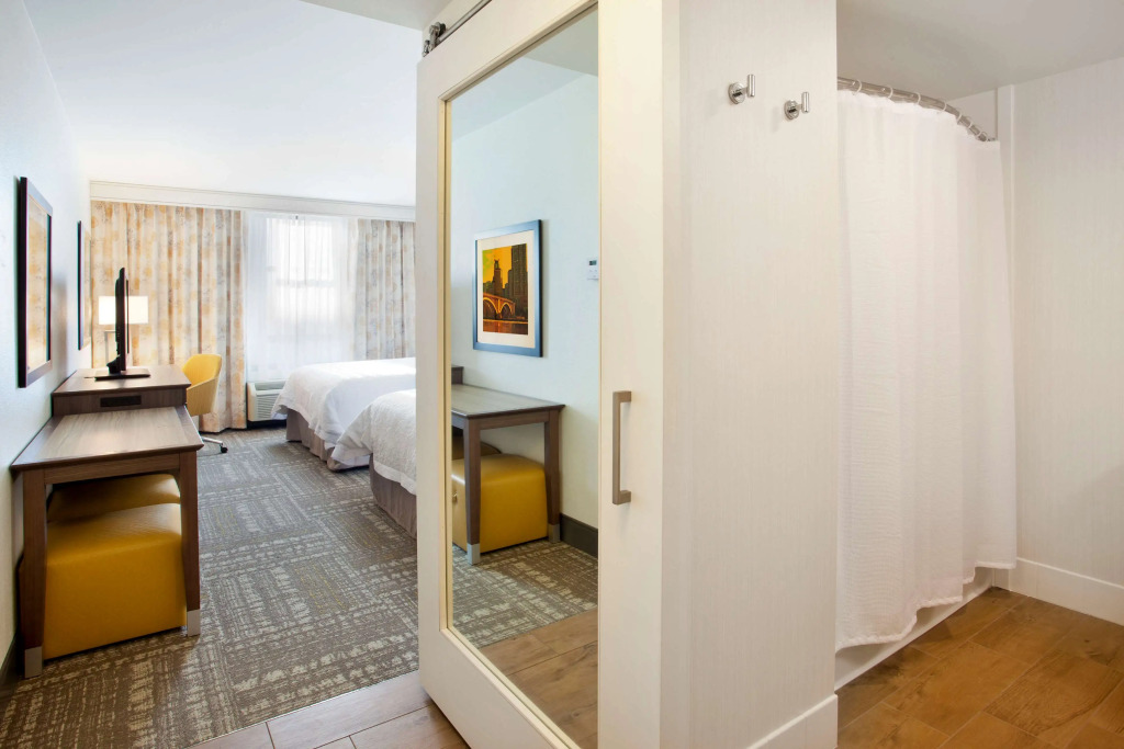 Hampton Inn & Suites - Minneapolis/Downtown