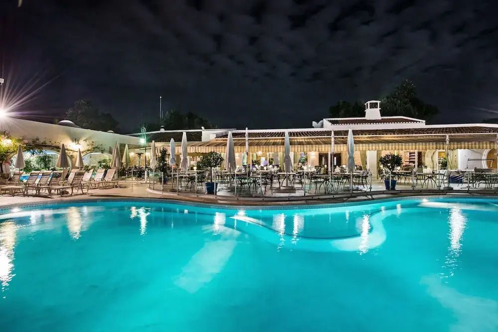 Four Seasons Country Club