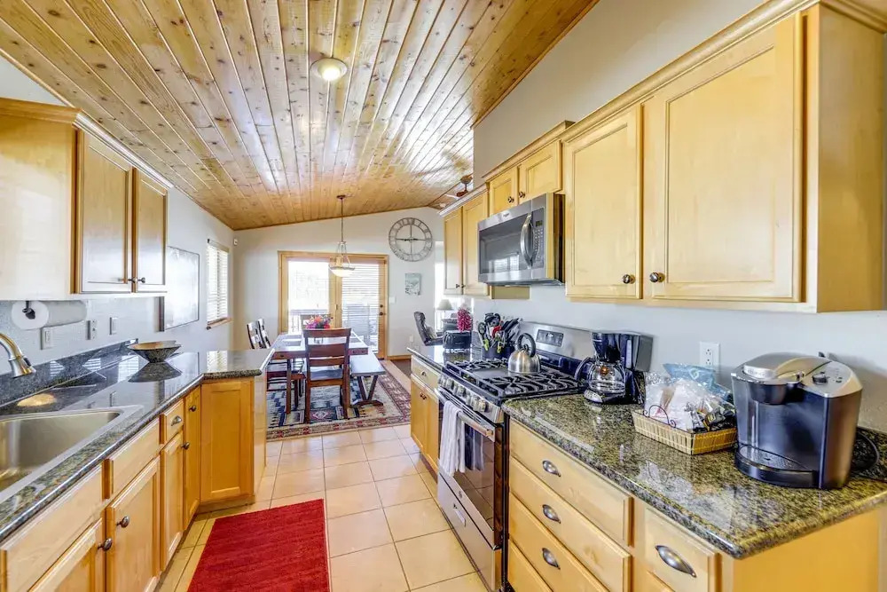 Angel Fire Townhome w/ Hot Tub: 2 Mi to Ski Resort
