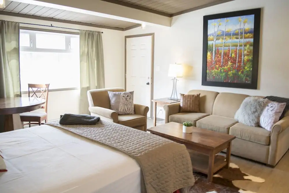 Yamnuska Suites
