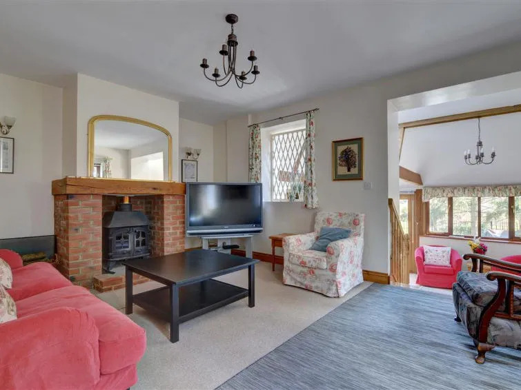 3 Bed in Hartfield oc-tw653