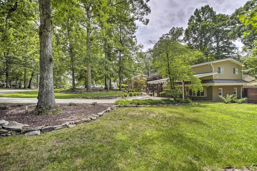Cozy Pittsboro Escape - Hike, Dine, Explore!