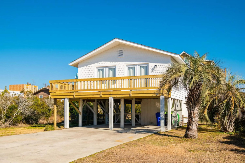 Splendid Days by Oak Island Accommodations