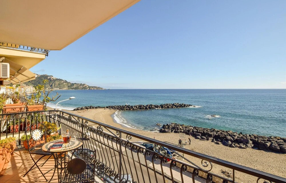 Stunning Apartment in Giardini Naxos With Wifi and 2 Bedrooms