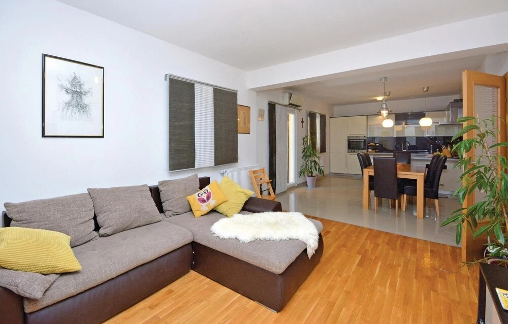 Beautiful Home in Kastel Stafilic With Wifi and 8 Bedrooms