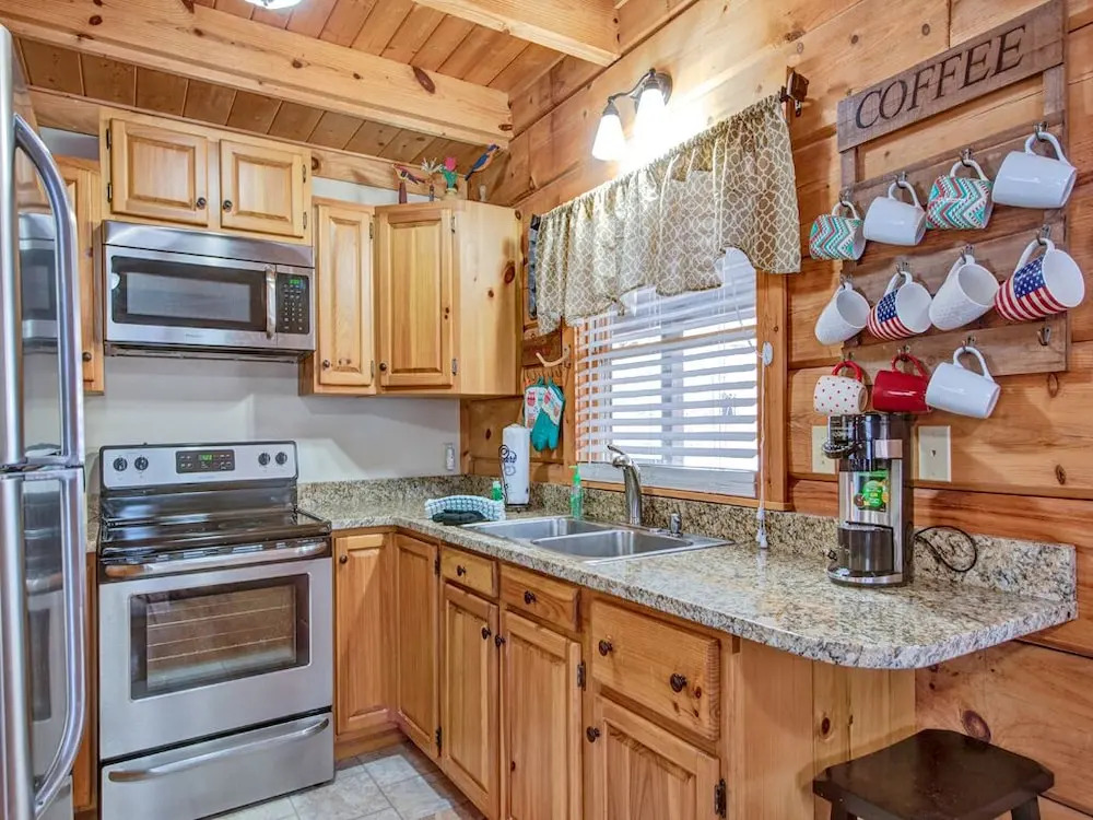 Black Bear Hideaway 3 Bedroom Home with Hot Tub