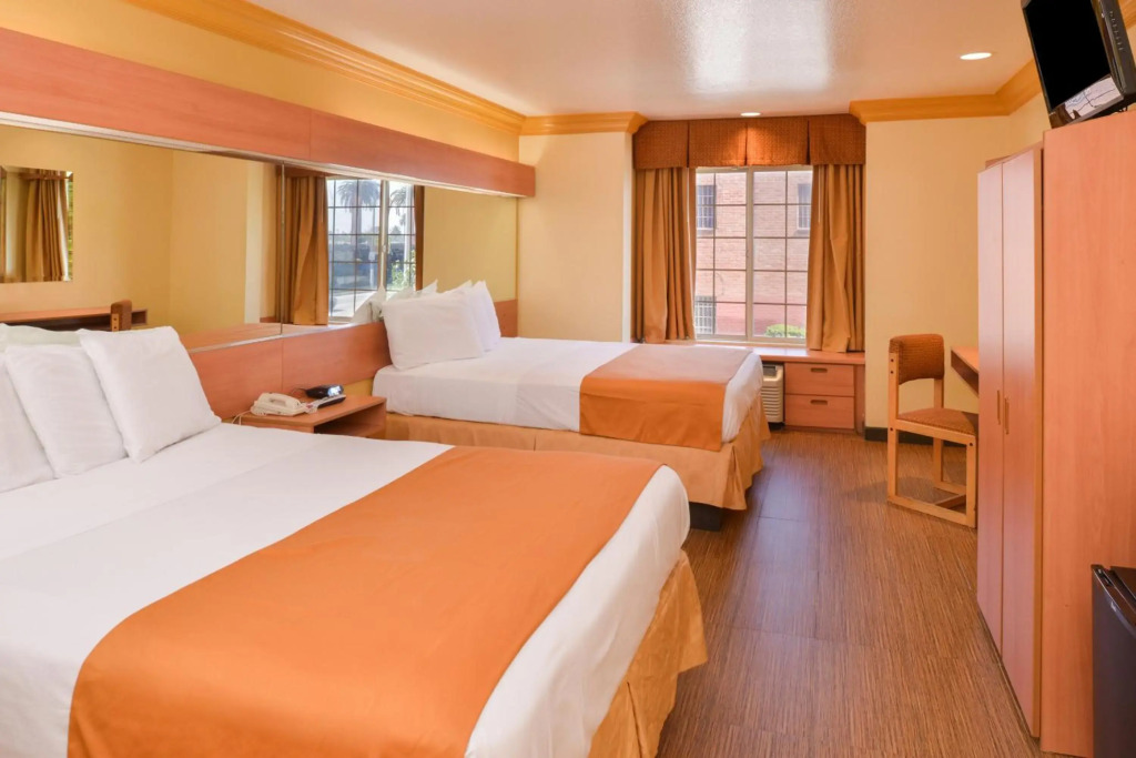 H3 Inn & Suites - LAX Airport - Los Angeles