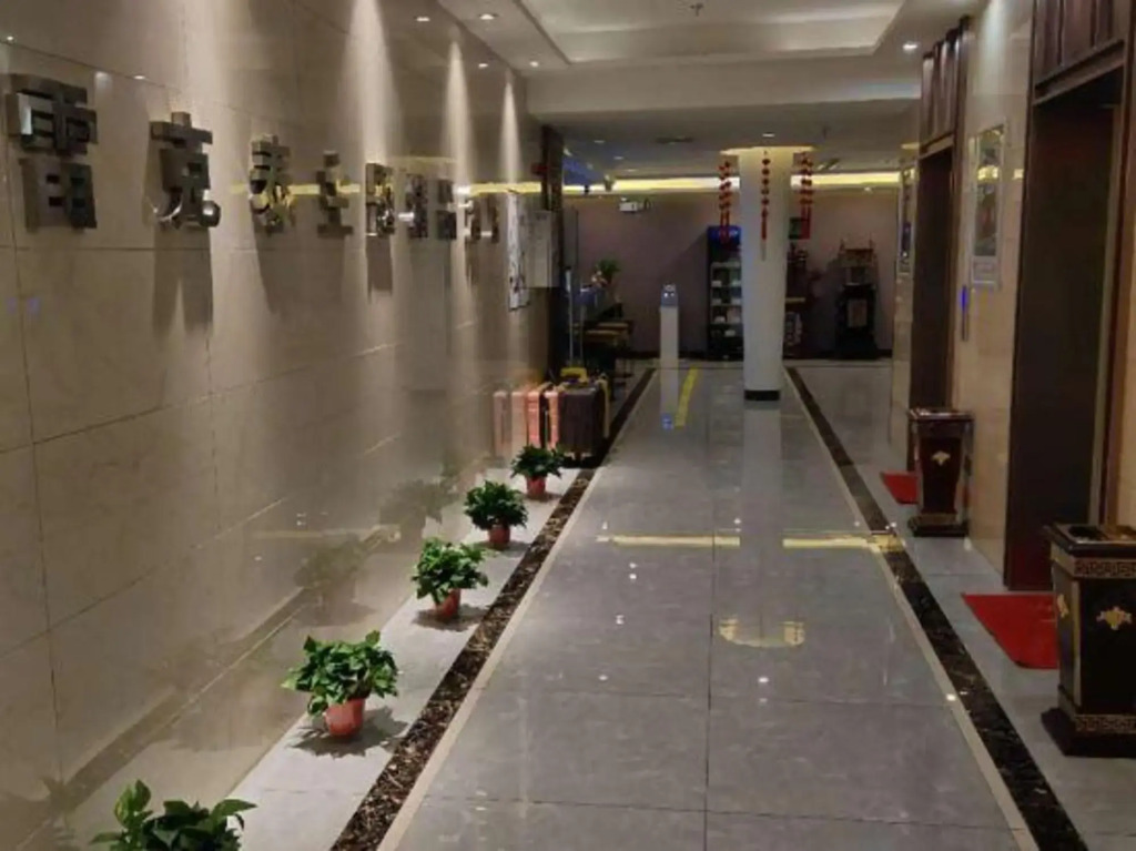 Leiketai Theme Hotel (Bengbu Railway Station Branch)