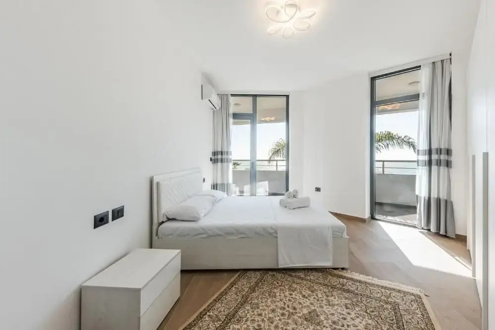 Hill Side Suite 1 by PS