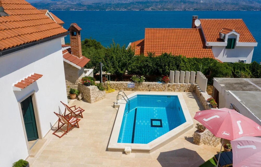 Amazing Home in Splitska With 3 Bedrooms, Wifi and Outdoor Swimming Pool