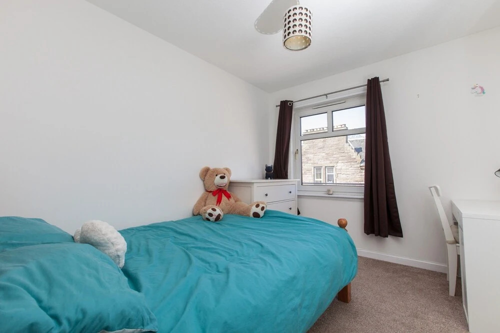 Ideal Fringe Base: Great Value + Free Parking!