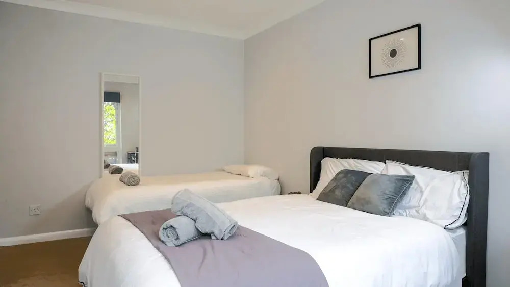 Apartmentsleeps3-balcony-valleyview-parking
