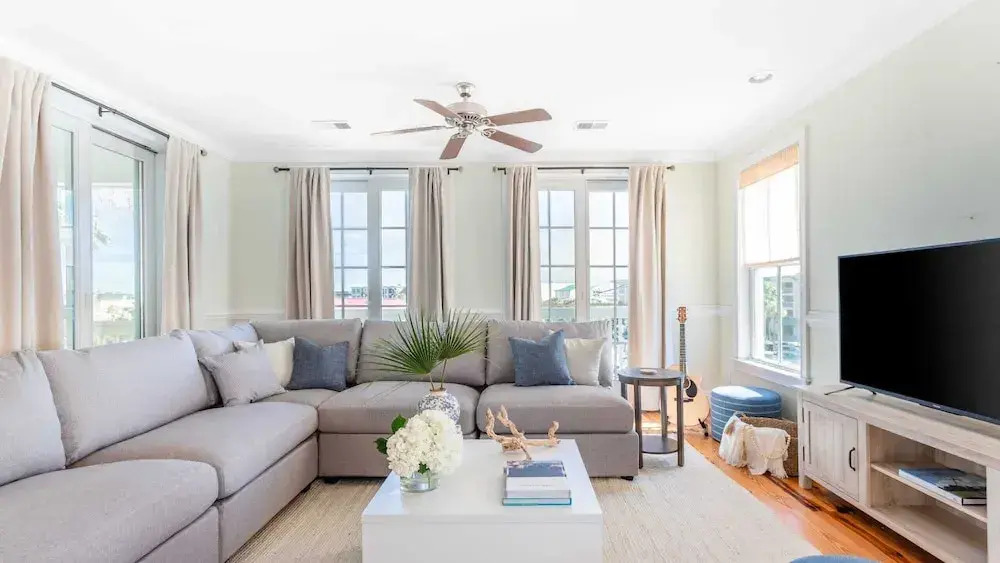 Sea Shell by Avantstay Breezy Beachside Getaway w/ Rooftop Deck & 6 BRs