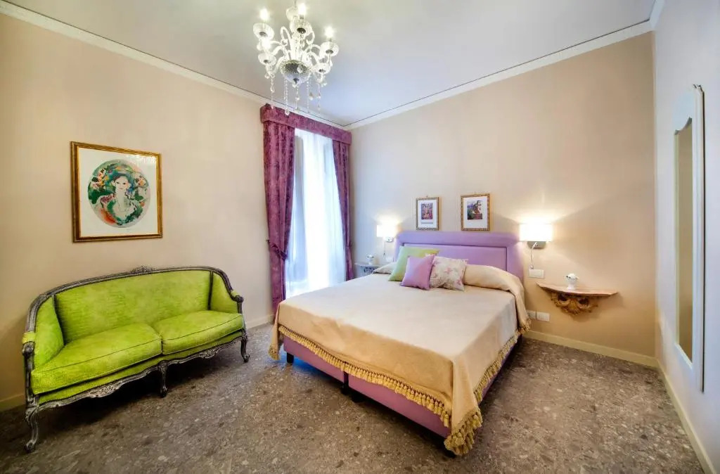 Porta Di Mezzo Luxury Suites & Rooms