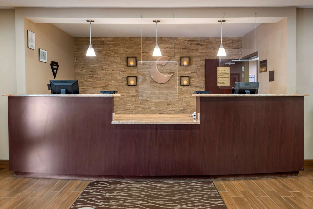 Comfort Inn & Suites Farmington - Victor