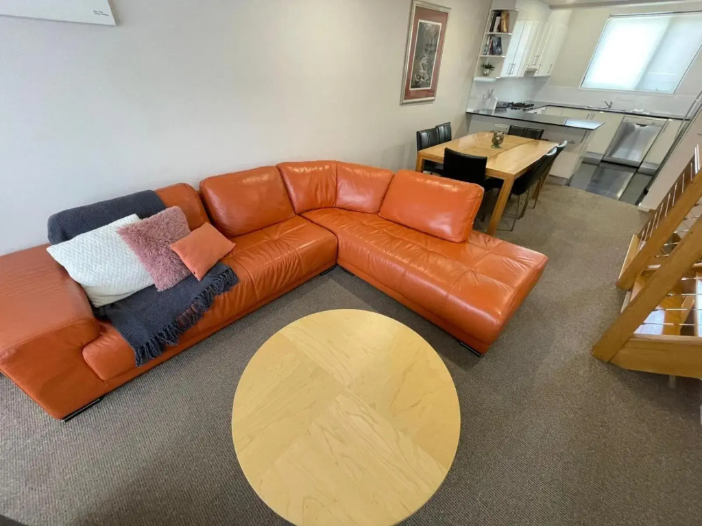 Luxury Woodridge 2-Bedroom Apartment