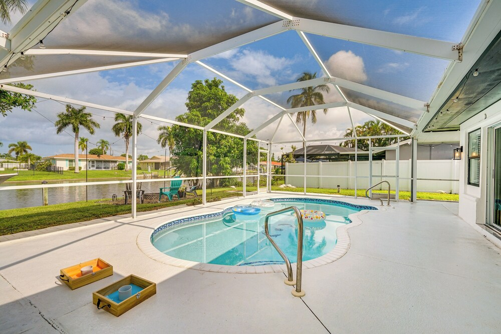 3 Mi to Yacht Club Beach: Family Escape w/ Dock!