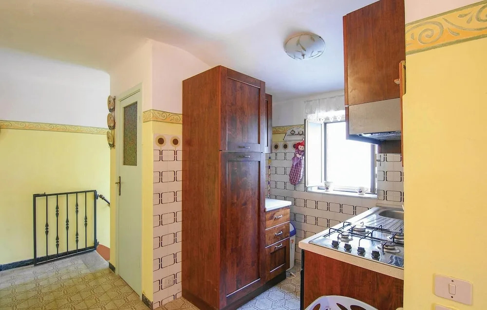 4 Bedroom Gorgeous Home In Montefegatesi