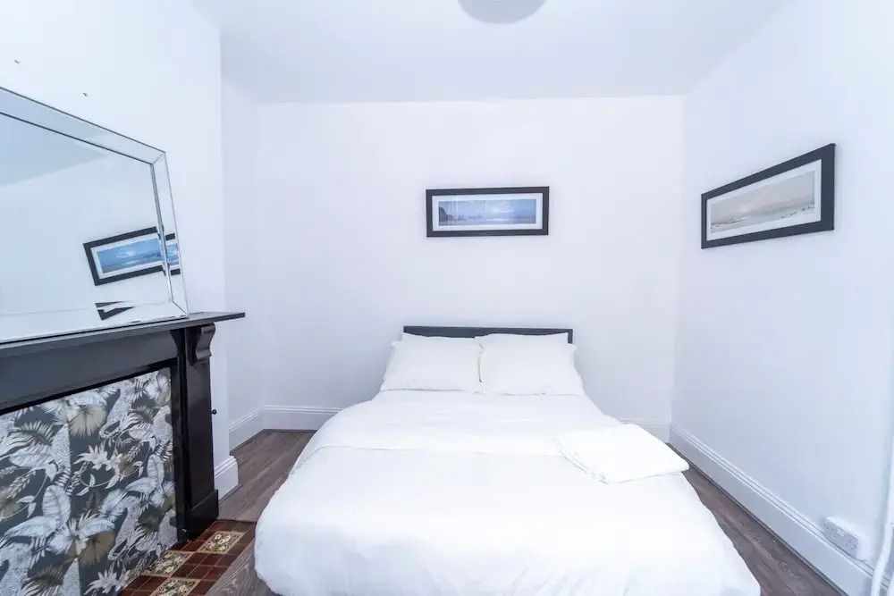 3 Bed House - Sleeps 11 - Pets - Wifi