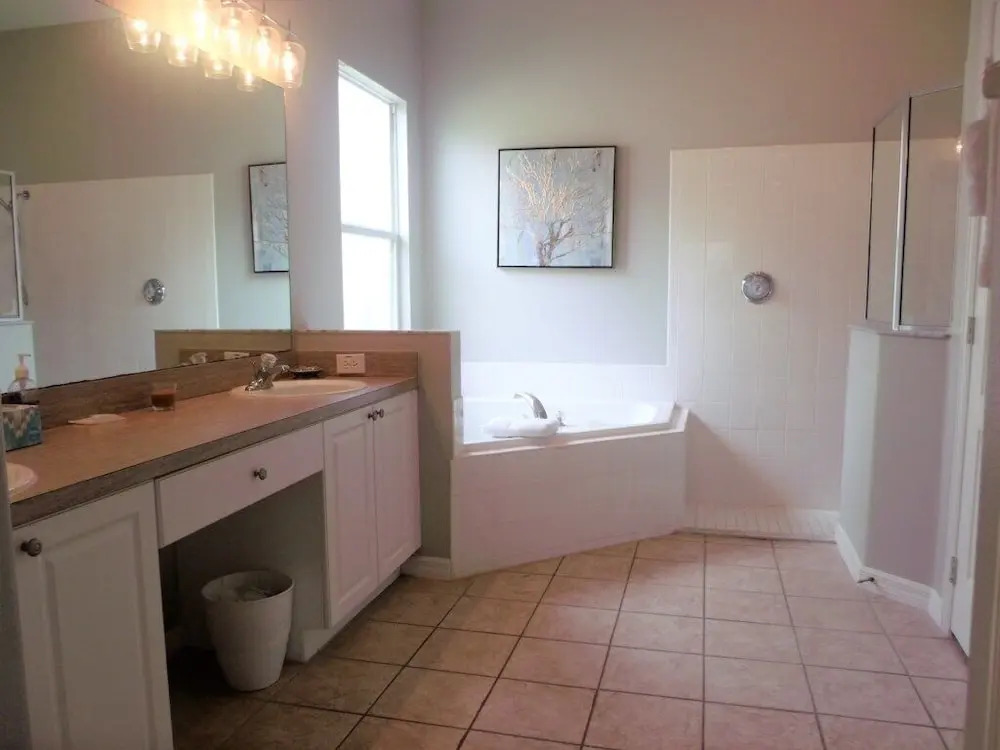 5 BED Pool Home ON Gated Community
