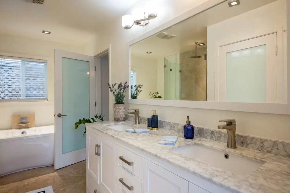 Overlooking Marina del Rey sailboats, is Green Ginger Playa Del Rey on the bluff